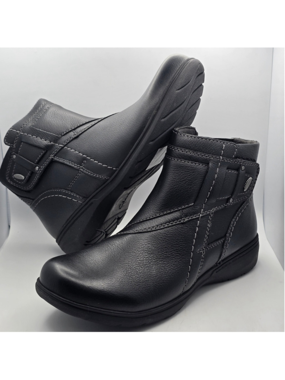 Women's Clarks Black Leather Ankle Booties Size 7.5 - Picture 4 of 10
